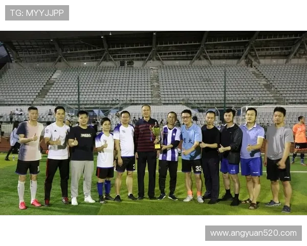 赛后分析:深圳足球队与武汉足球队的团队协作表现与战术探讨 赛后分析:深圳足球队与武汉足球队的团队协作表现与战术探讨