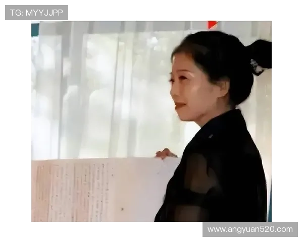 乒乓球场上的坚持与梦想：杨娜的深度人生对话探索